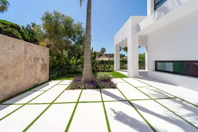 Detached Villa in Nueva Andalucía
