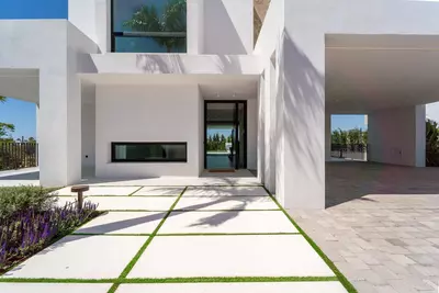 Detached Villa in Nueva Andalucía