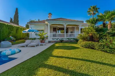 Detached Villa in El Paraiso