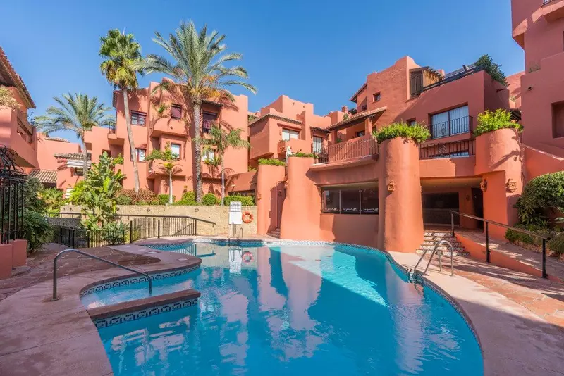 Middle Floor Apartment in Elviria
