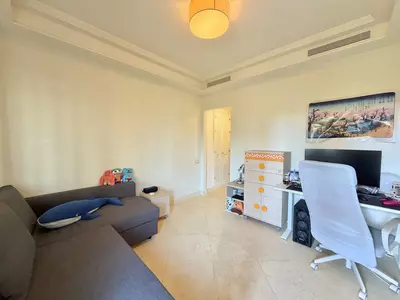 Middle Floor Apartment in Estepona
