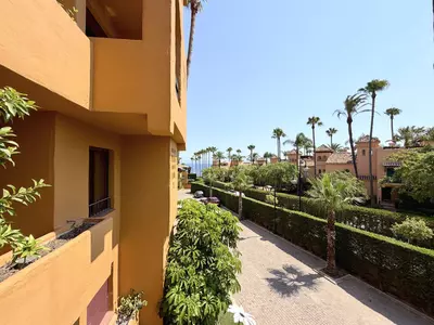 Middle Floor Apartment in Estepona