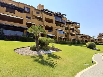 Middle Floor Apartment in Estepona