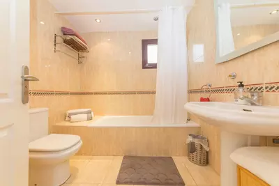 Middle Floor Apartment in Nueva Andalucía