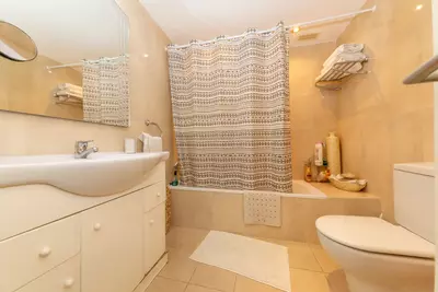 Middle Floor Apartment in Nueva Andalucía