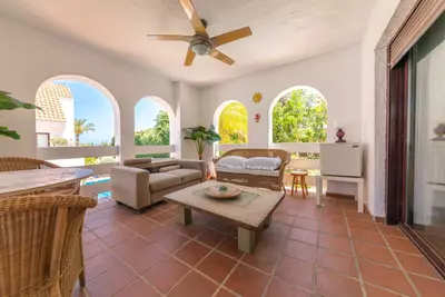 Middle Floor Apartment in Nueva Andalucía