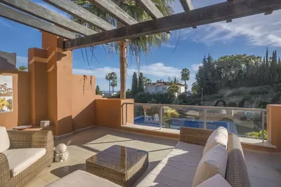 Middle Floor Apartment in Nueva Andalucía