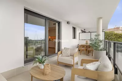 Middle Floor Apartment in Estepona