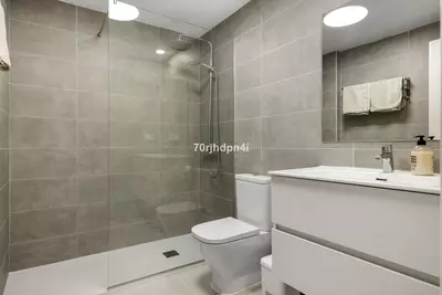 Middle Floor Apartment in Estepona
