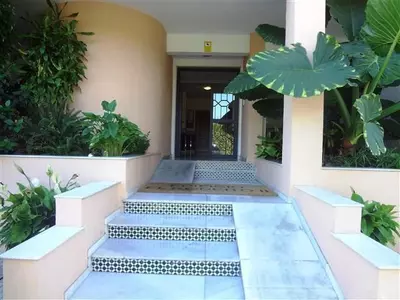Middle Floor Apartment in Nueva Andalucía