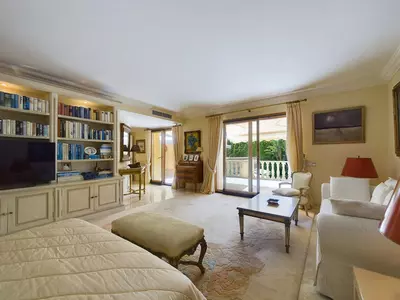 Detached Villa in Nueva Andalucía