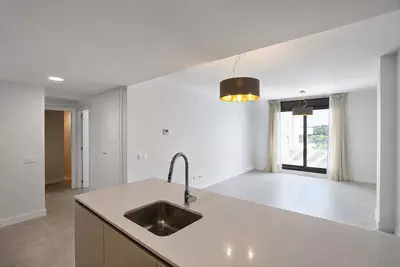 Middle Floor Apartment in Estepona
