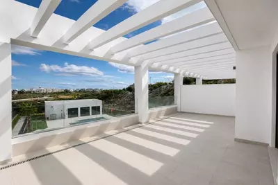 Middle Floor Apartment in Estepona