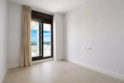 Middle Floor Apartment in Estepona