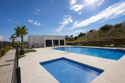 Middle Floor Apartment in Estepona