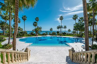 Middle Floor Apartment in Estepona