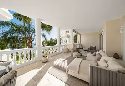 Middle Floor Apartment in Estepona