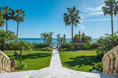Middle Floor Apartment in Estepona
