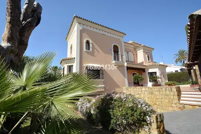 Detached Villa in Nueva Andalucía
