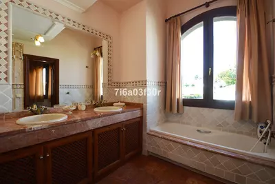 Detached Villa in Nueva Andalucía
