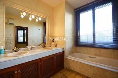 Detached Villa in Nueva Andalucía
