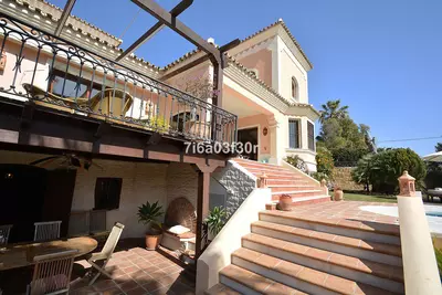 Detached Villa in Nueva Andalucía