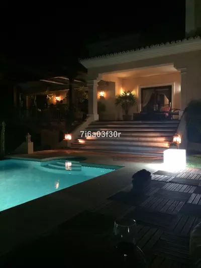Detached Villa in Nueva Andalucía