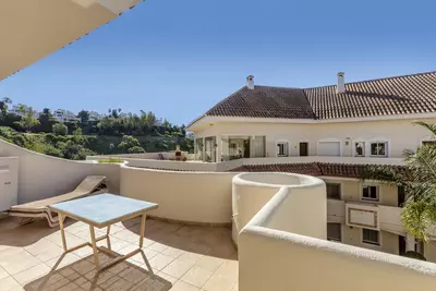Middle Floor Apartment in Nueva Andalucía