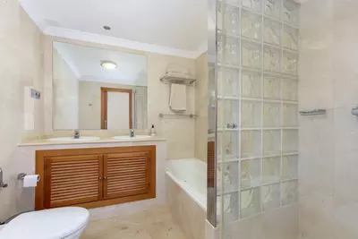 Middle Floor Apartment in Nueva Andalucía
