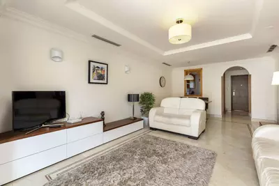 Middle Floor Apartment in Nueva Andalucía