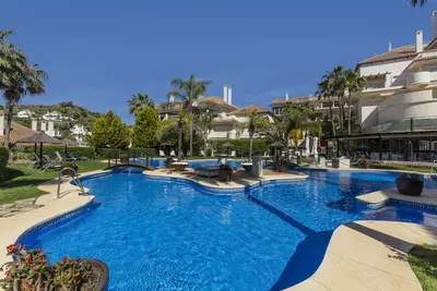 Middle Floor Apartment in Nueva Andalucía