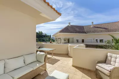 Middle Floor Apartment in Nueva Andalucía