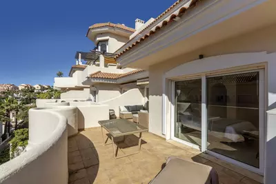 Middle Floor Apartment in Nueva Andalucía