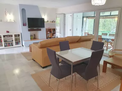 Top Floor Apartment in El Paraiso
