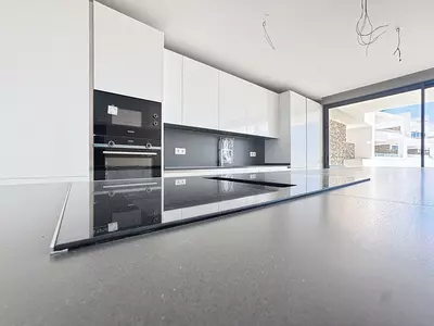 Middle Floor Apartment in Estepona