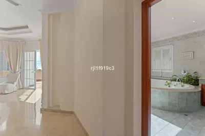 Detached Villa in Elviria
