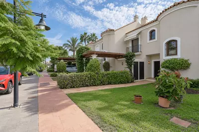 Townhouse in El Paraiso