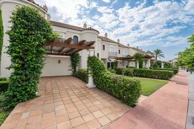 Townhouse in El Paraiso