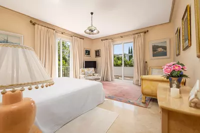 Detached Villa in El Paraiso