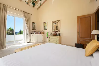 Detached Villa in El Paraiso