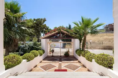 Detached Villa in El Paraiso