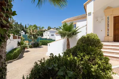 Detached Villa in El Paraiso