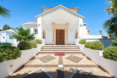 Detached Villa in El Paraiso