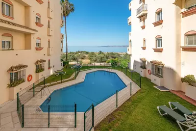 Middle Floor Apartment in Estepona
