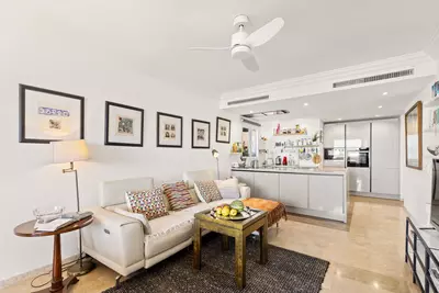 Middle Floor Apartment in Estepona