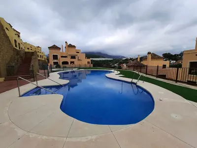 Middle Floor Apartment in Estepona