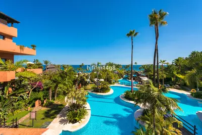 Middle Floor Apartment in Estepona