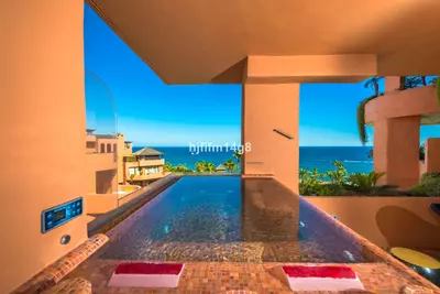 Middle Floor Apartment in Estepona