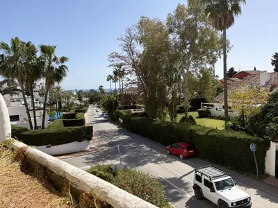 Middle Floor Apartment in Nueva Andalucía
