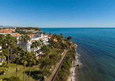 Middle Floor Apartment in Estepona
